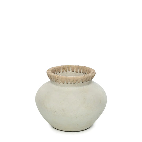 A round, white ceramic pot with a wide body and narrow, flat base is topped with a decorative, braided beige rim, evoking coastal vibes. Perfect for displaying dry flowers, the pot is set against a plain white background.