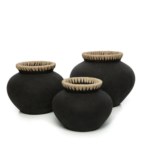 Three large, black, round terracotta pots with wide openings and decorative beige rims evoke coastal vibes. The pots, perfect for arranging dry flowers, are closely grouped on a white background.