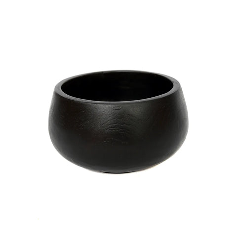 A smooth, round black ceramic bowl with a matte finish, set against a white background. This multifunctional piece boasts a simple and elegant design, perfect as an interior accessory.